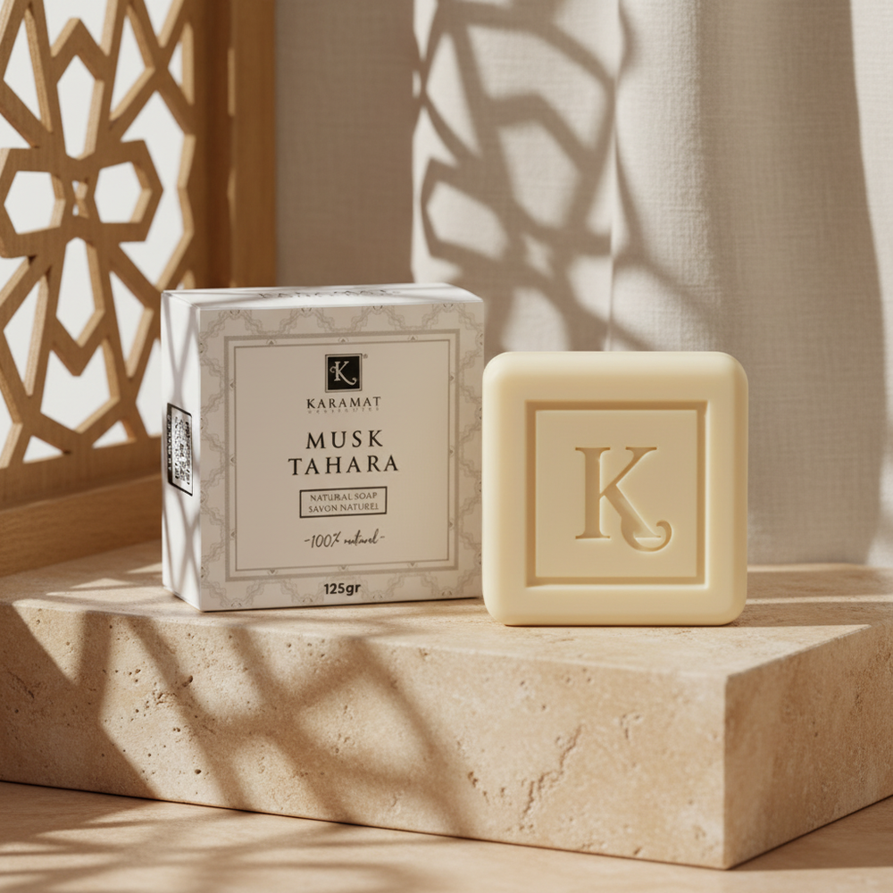 Savon naturel Musc Tahara 125 g Karamat et sa boîte sur pierre de travertin