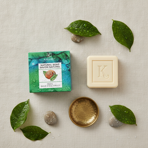 Savon à la bave d'escargot 125 g Karamat à plat, feuilles et rosée
