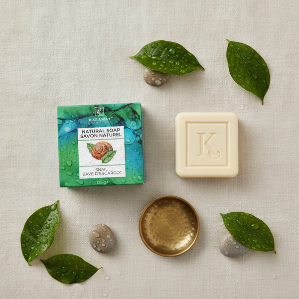 Savon à la bave d'escargot 125 g Karamat à plat, feuilles et rosée