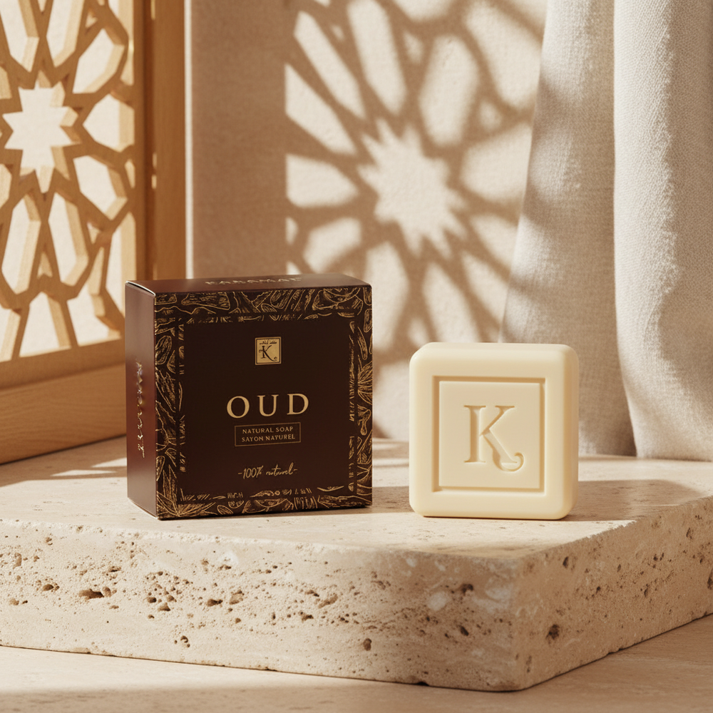 Savon naturel au oud 125 g Karamat et sa boîte sur pierre de travertin