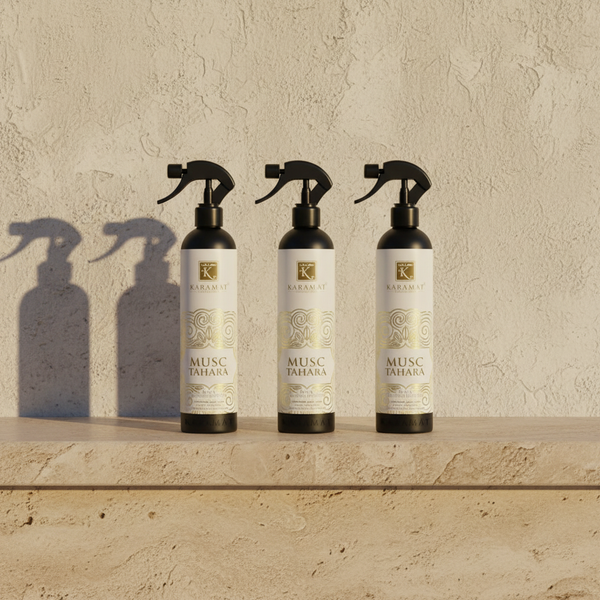 Trois flacons Spray d'ambiance Musc Tahara 500 ml Karamat alignés