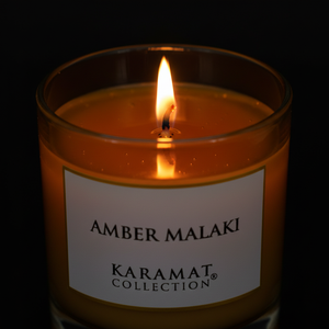 Flamme de la bougie parfumée Amber Malaki Karamat en gros plan