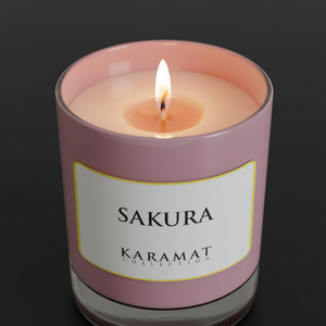 Flamme de la bougie parfumée Sakura Karamat en gros plan