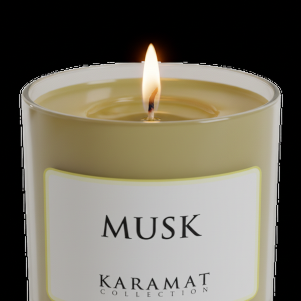 Flamme de la bougie parfumée Musk Karamat en gros plan
