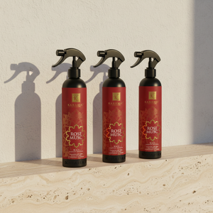 Trois flacons Spray d'ambiance Rose Musc 500 ml Karamat alignés