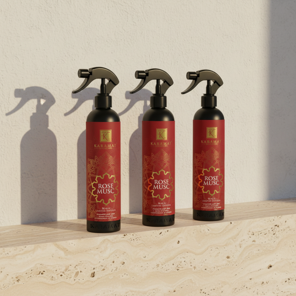 Trois flacons Spray d'ambiance Rose Musc 500 ml Karamat alignés