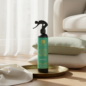 Spray d'ambiance Lovely 500 ml Karamat dans un salon lumineux
