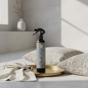Spray d'ambiance Mineral Oudh 500 ml Karamat dans un salon lumineux