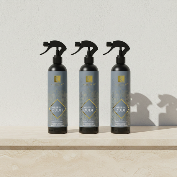 Trois flacons Spray d'ambiance Mineral Oudh 500 ml Karamat alignés