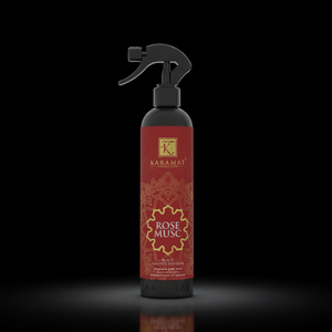Spray d'ambiance Rose Musc 500 ml Karamat sur fond noir