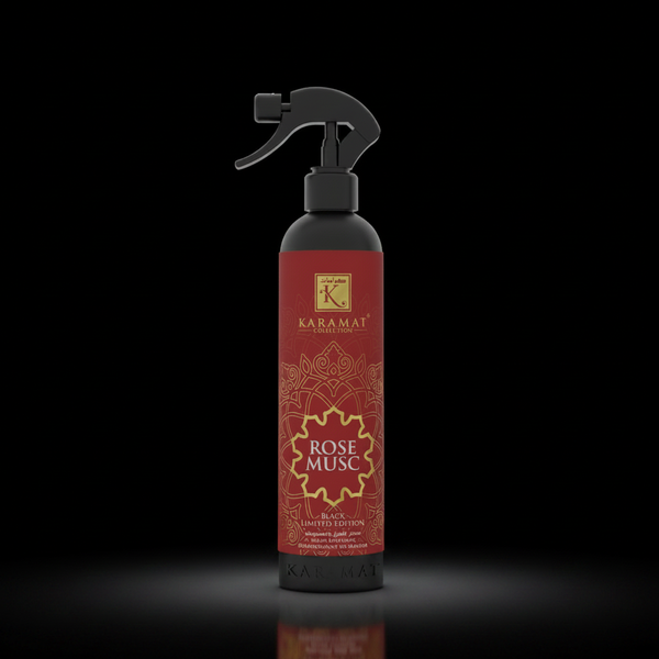 Spray d'ambiance Rose Musc 500 ml Karamat sur fond noir