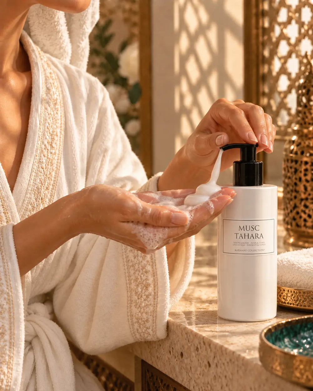 Nettoyage des mains avec le savon liquide Musc Tahara Karamat
